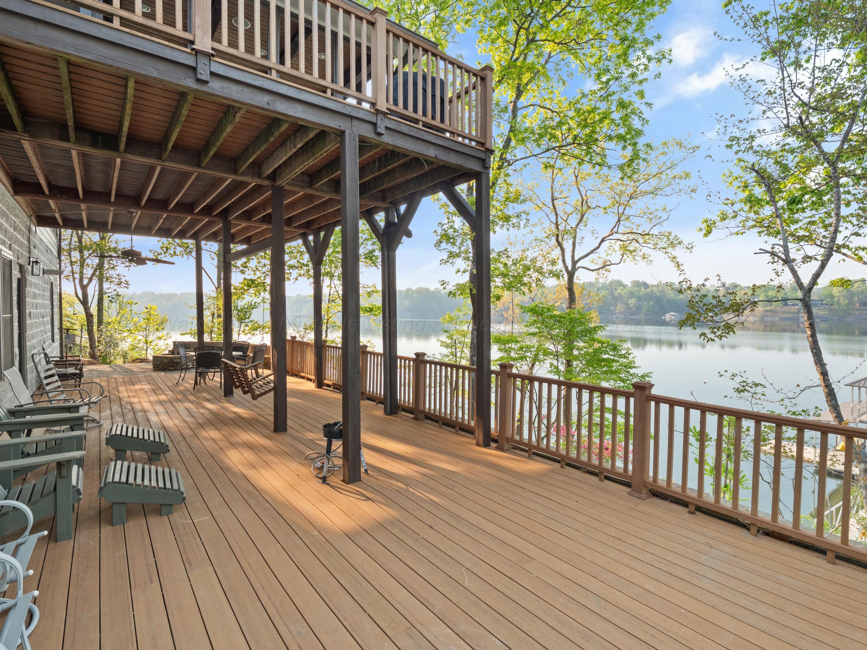 Image 2: Lakeside lower porch