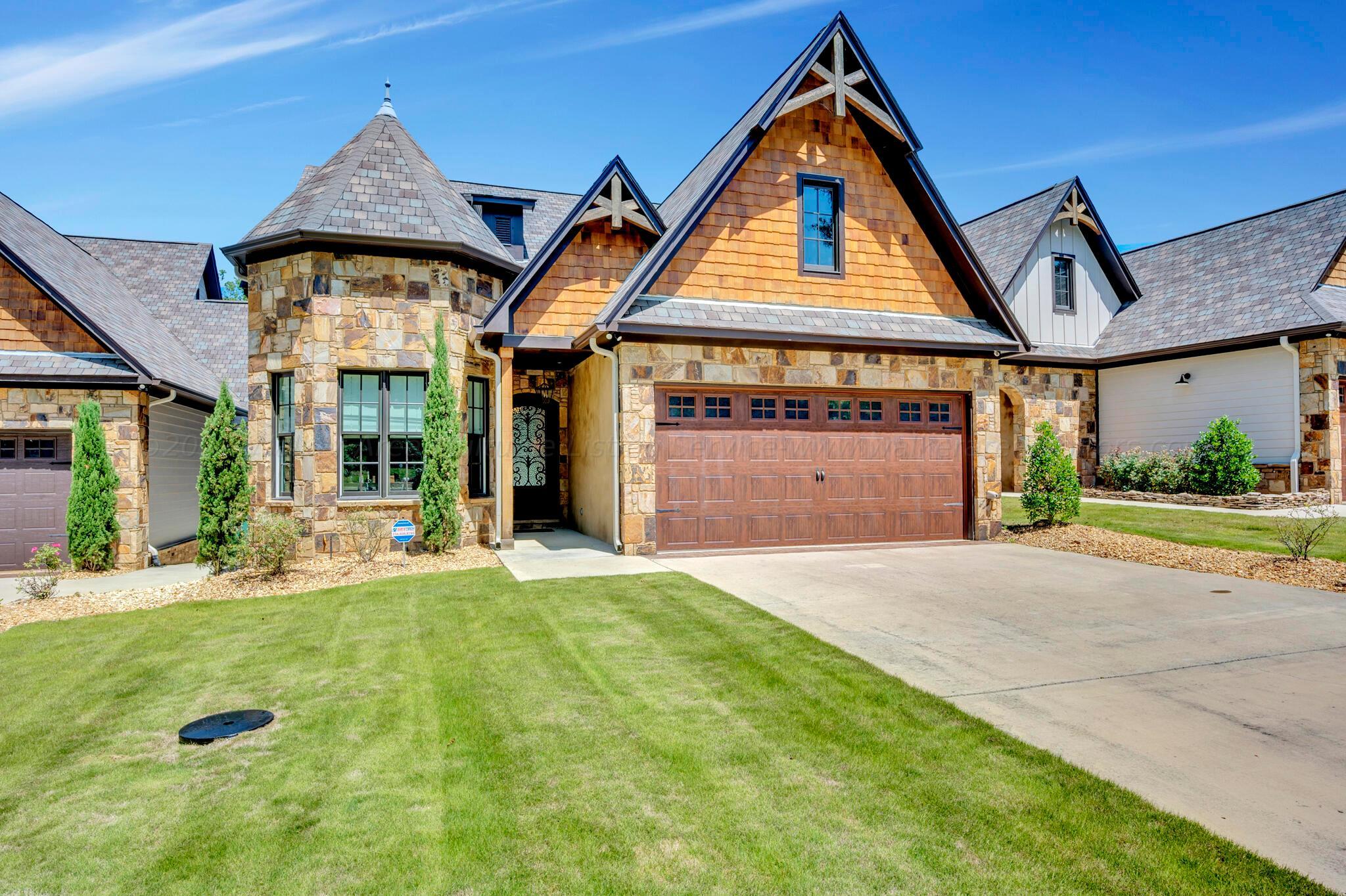 Image 1: 61B, The Summit