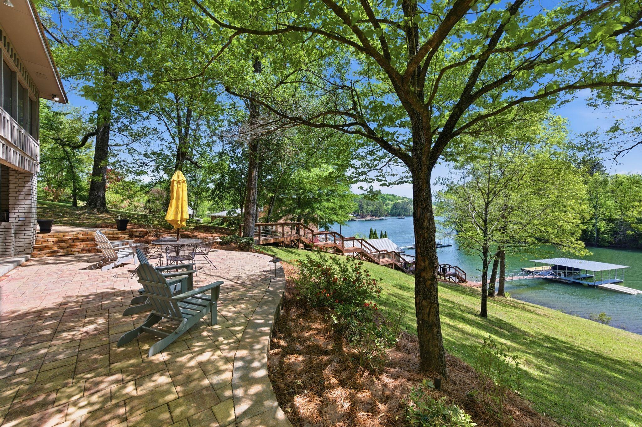 Image 3: Lakeside