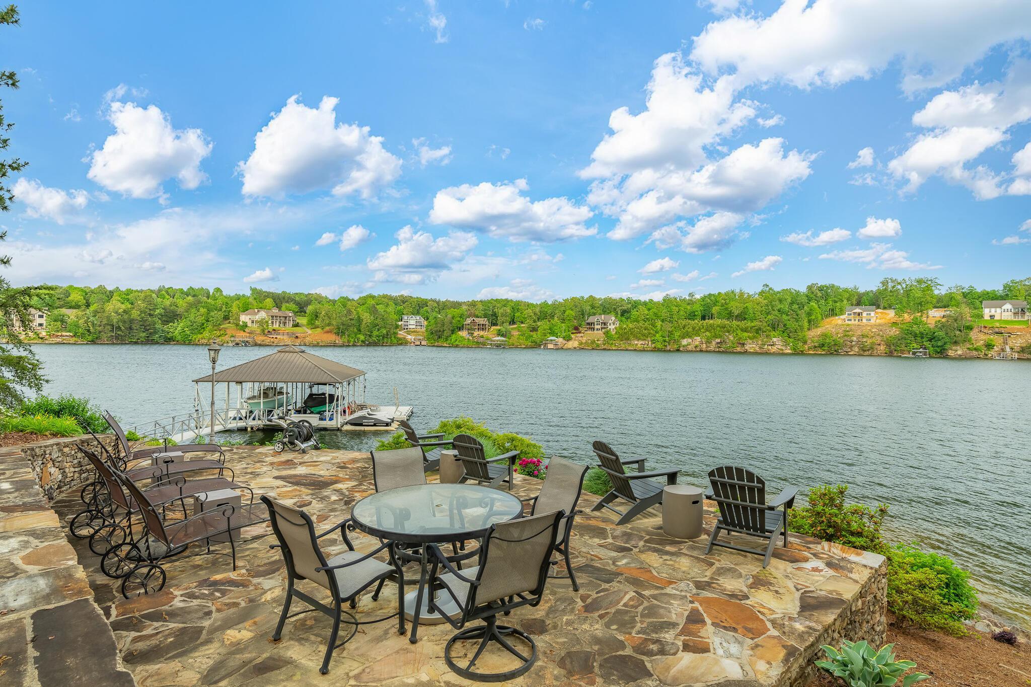 Image 2: Lakeside Patio