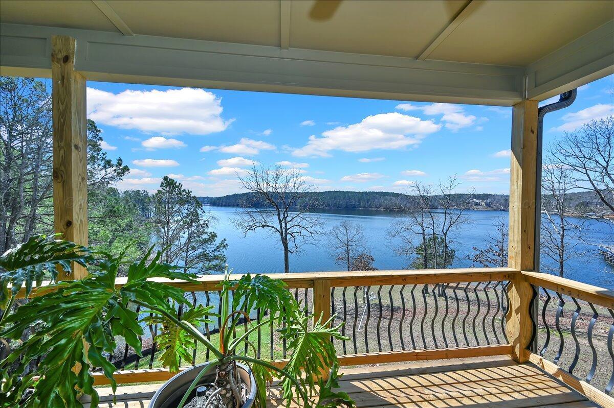 Image 4: Covered Deck
