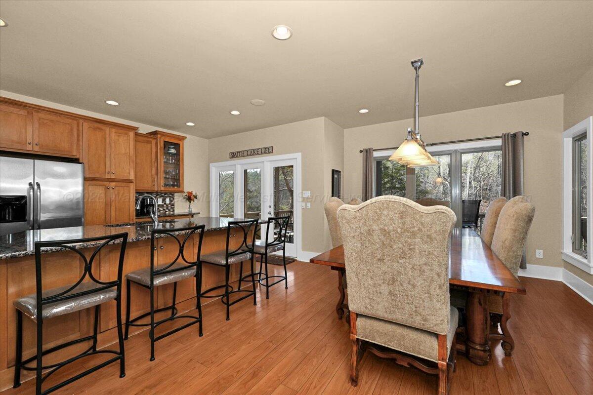 Image 3: dining