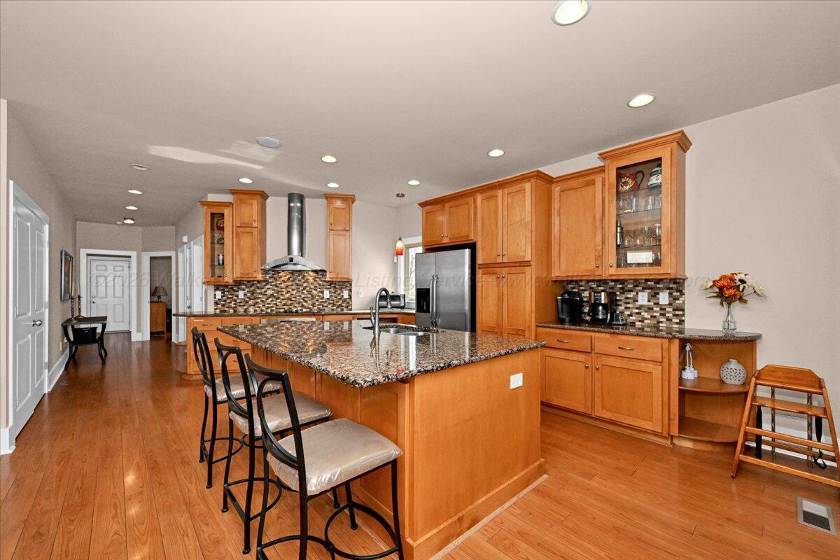 Image 4: kitchen