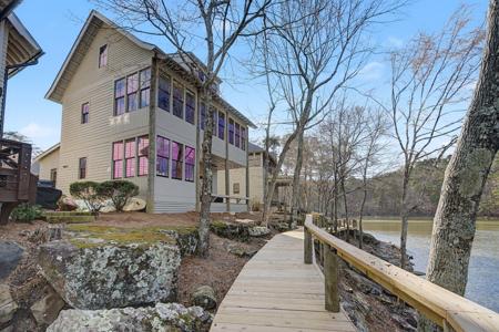 204 TURTLE POINT Dr