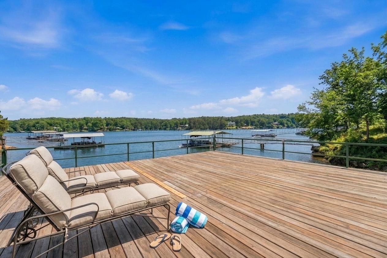 Image 4: 553 South Pointe Drive