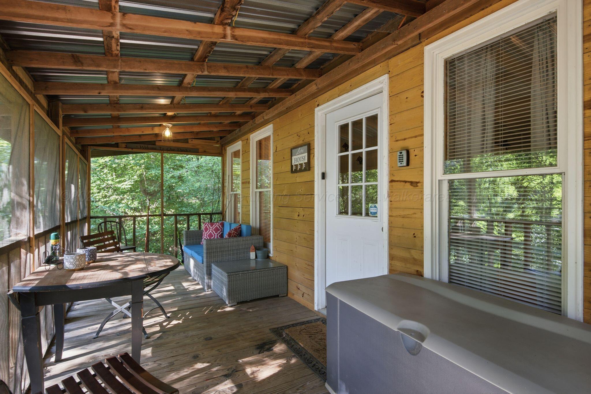 Image 3: Screen Porch