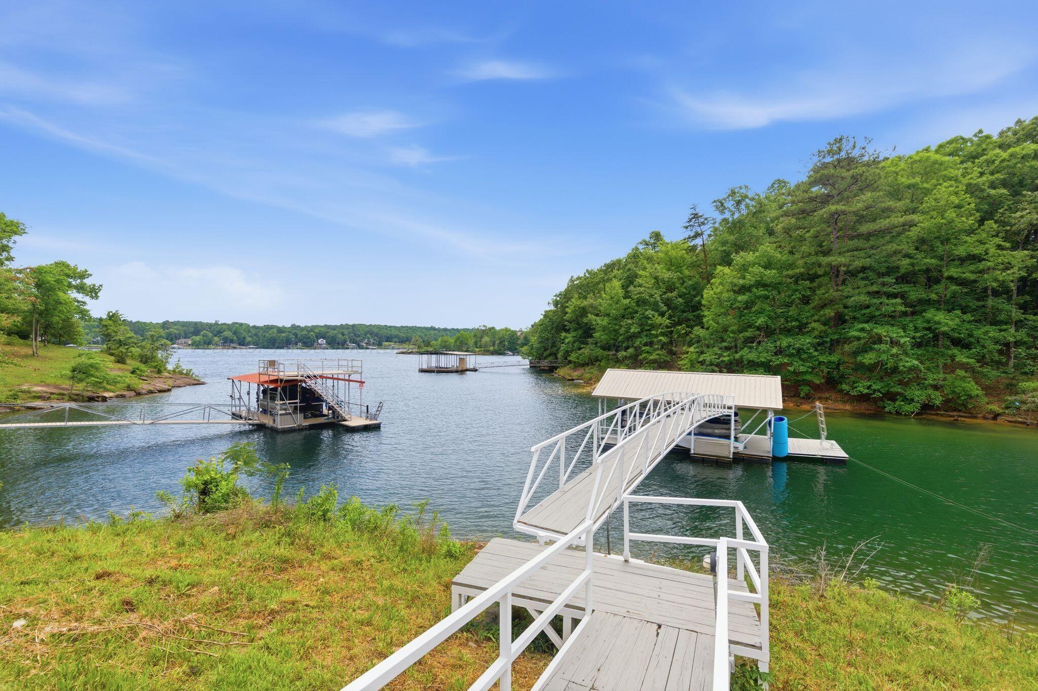 Image 3: Dock/View