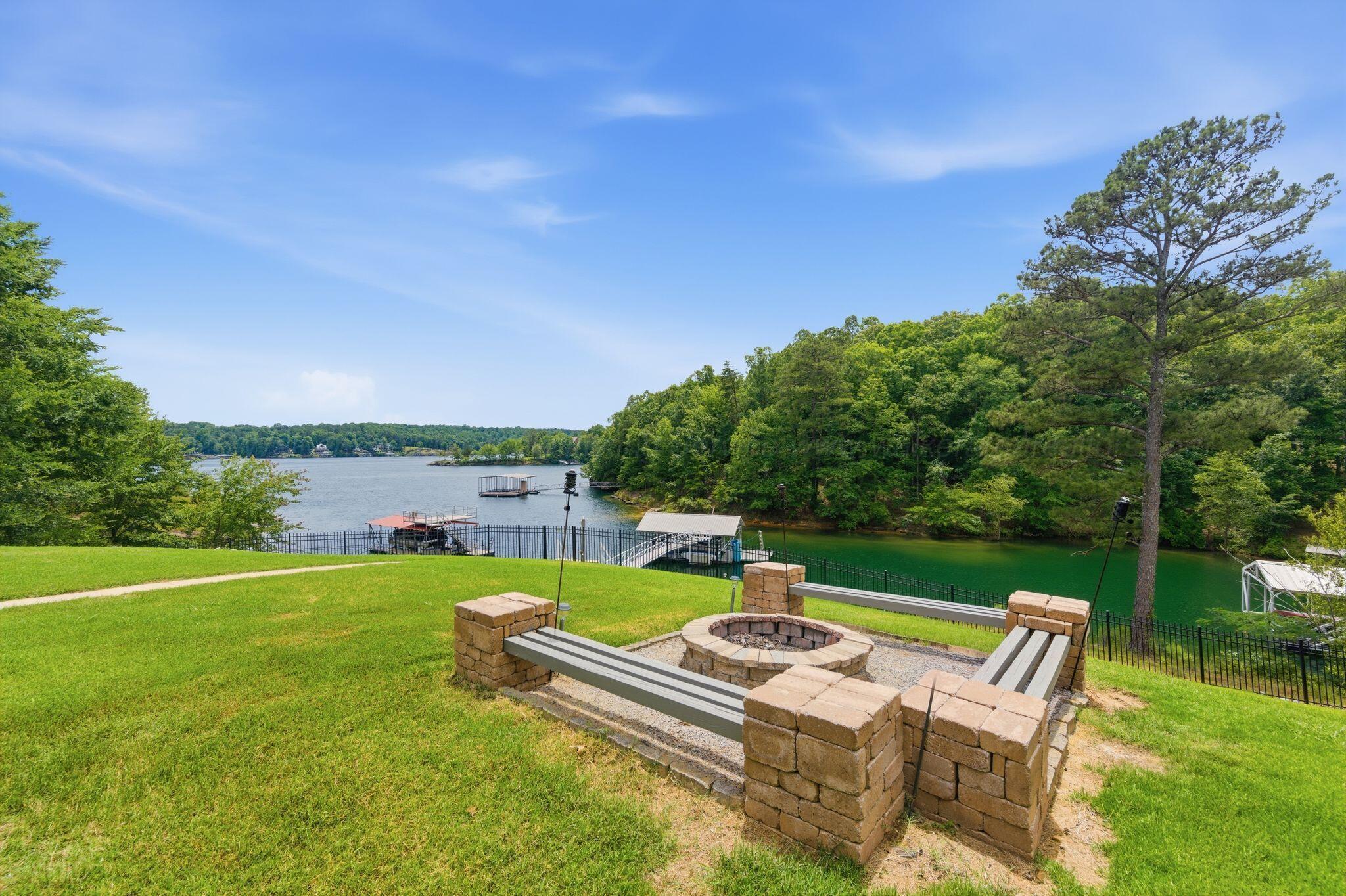 Image 4: Lakeside Fire Pit