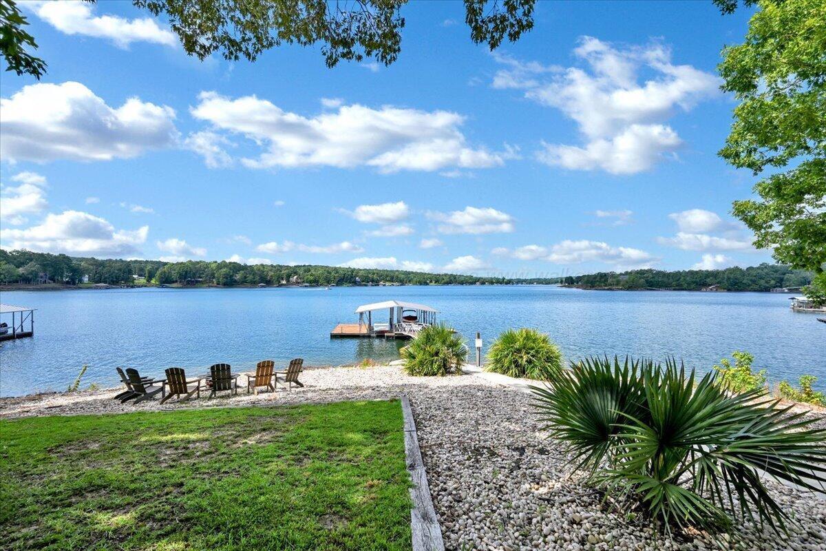 Image 4: Lake View