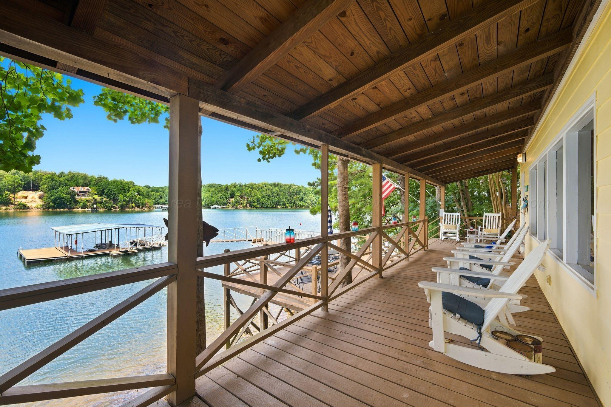 Image 4: Covered Deck