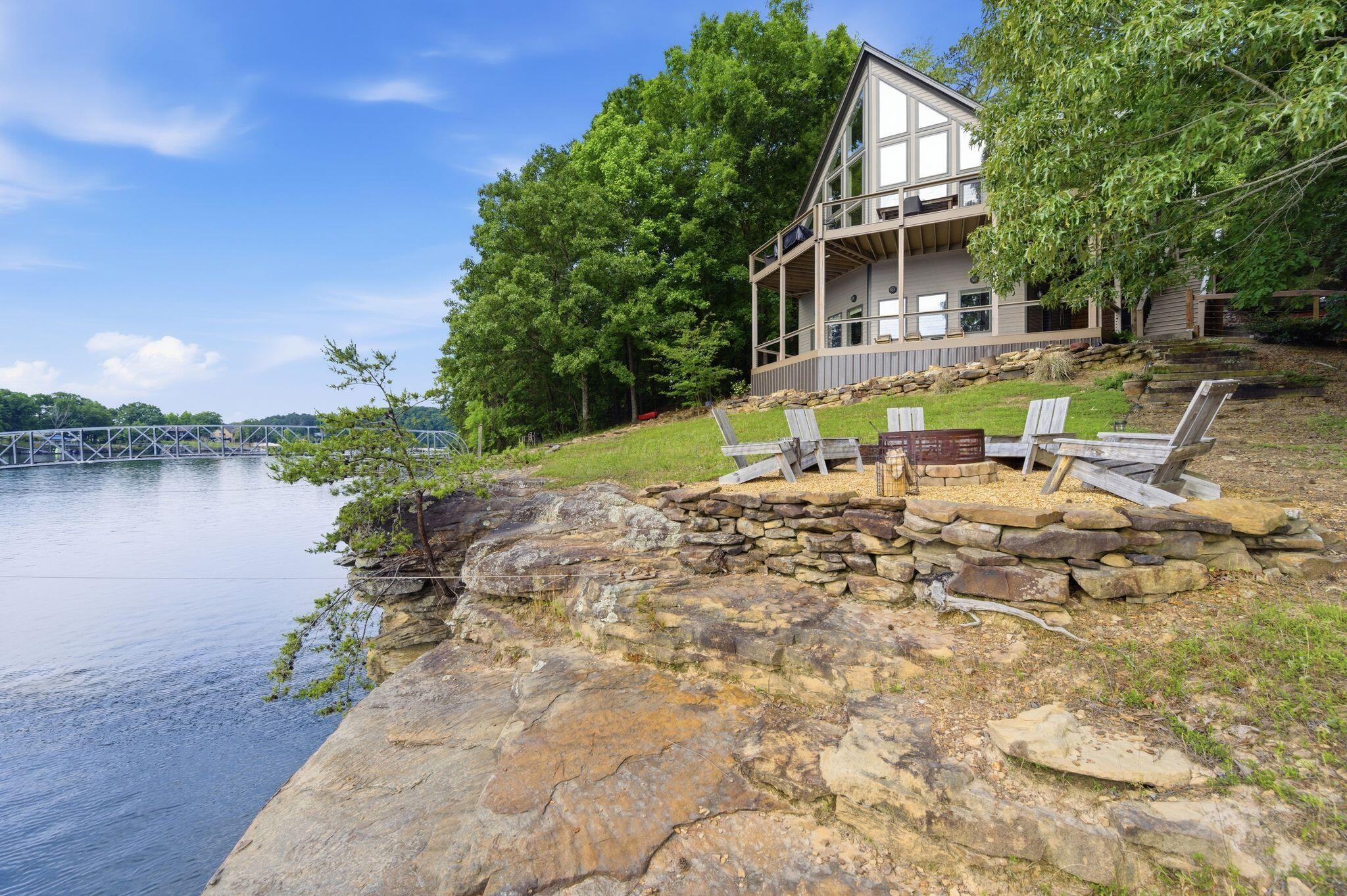 Image 1: Lakeside