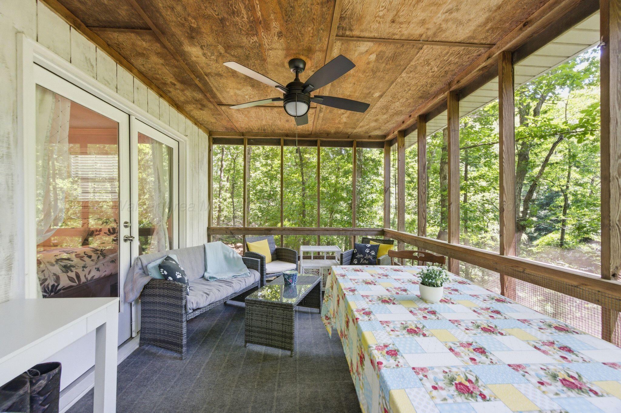 Image 4: Screened Porch