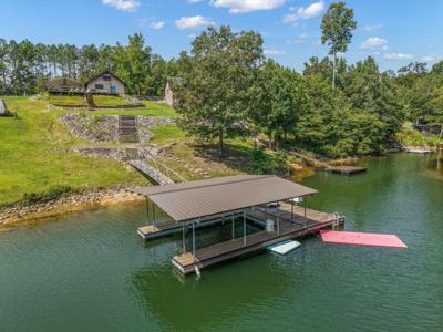 121 S BAY Dr