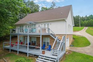 1061 LAKE POINTE Dr