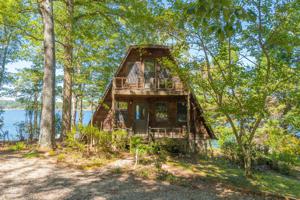 109 LAKE WAY LN