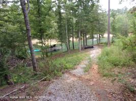 159 WHITE OAK LN