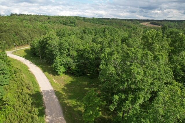 Image 3: 22 acres with year deep water