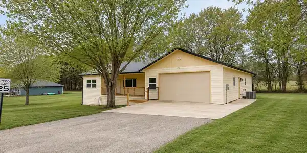1104 Hillcrest