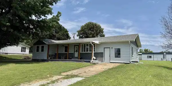 1084 Sycamore