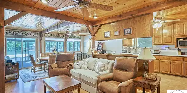 1425 Lick Creek