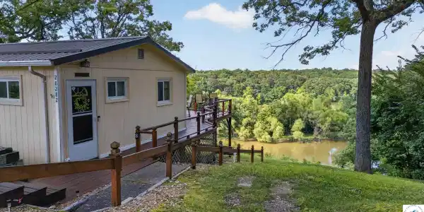 28282 Bluff