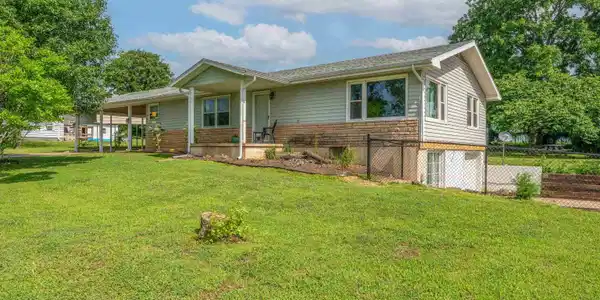 1090 Sycamore