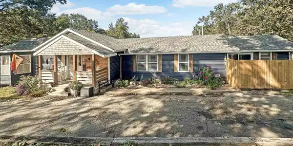19617 Lakeview