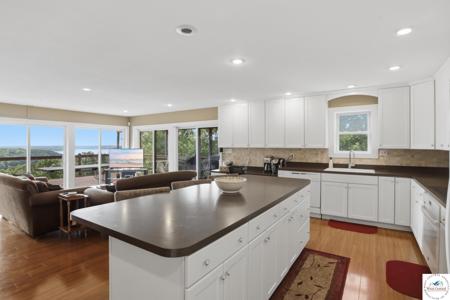 11045 Foothills