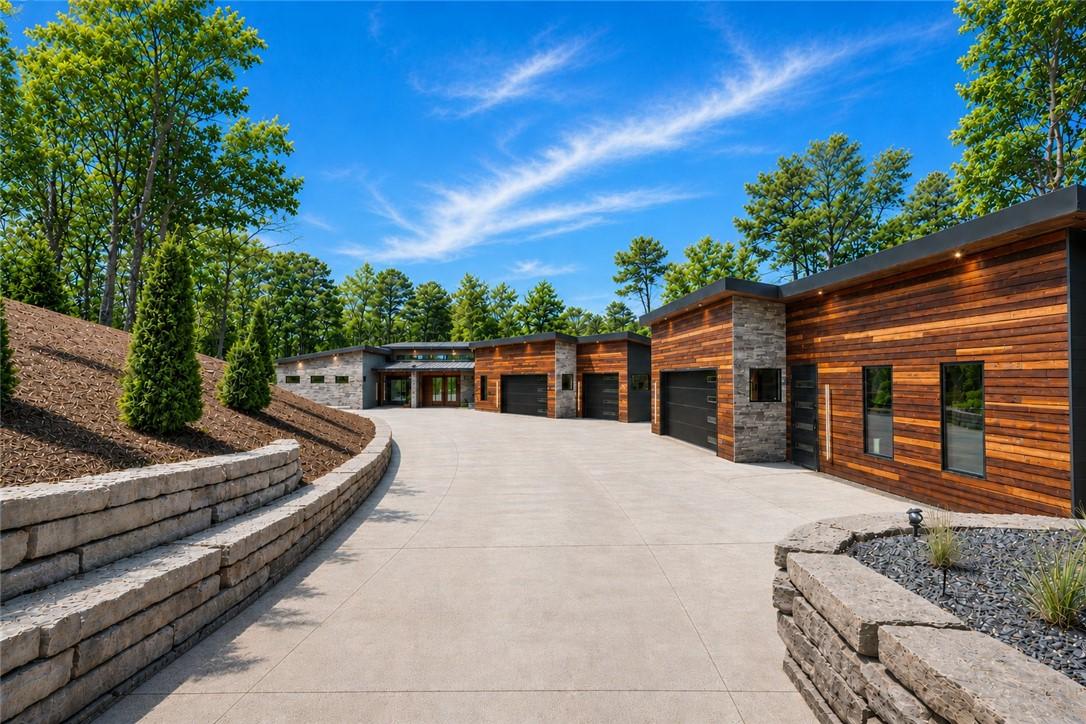 Image 4: A spacious concrete driveway guides to a contempor