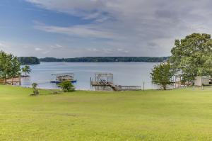194 Walker Point