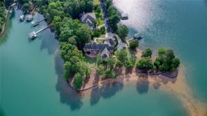 318 Oakleaf Court