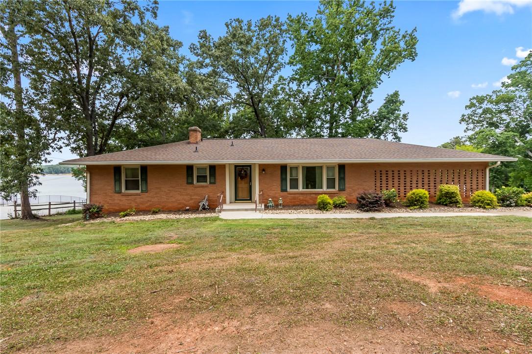 Image 4: Lakeside ranch with a welcoming front entry and cl