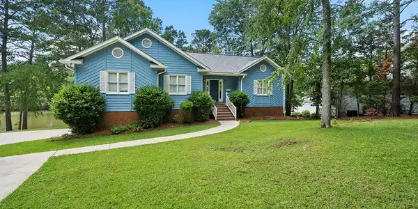 123 Watersedge Road