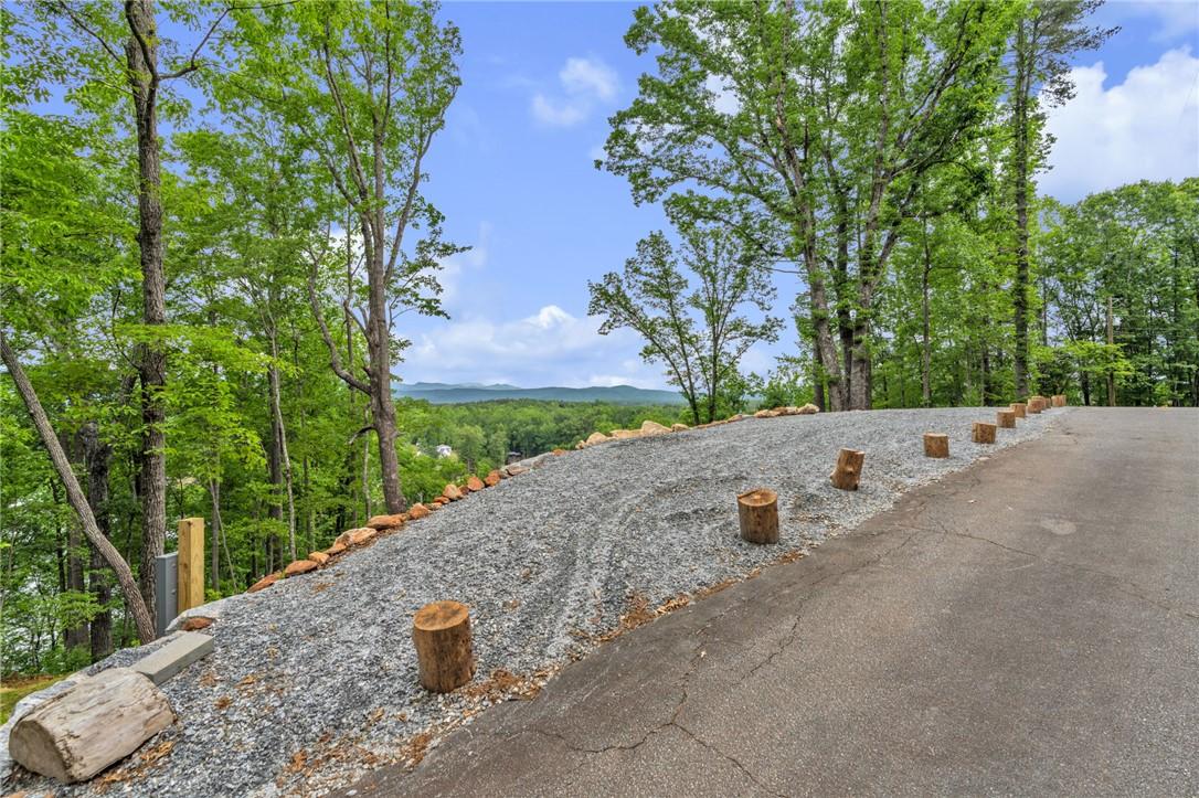 Image 3: Embrace the sweeping mountain panorama from this e