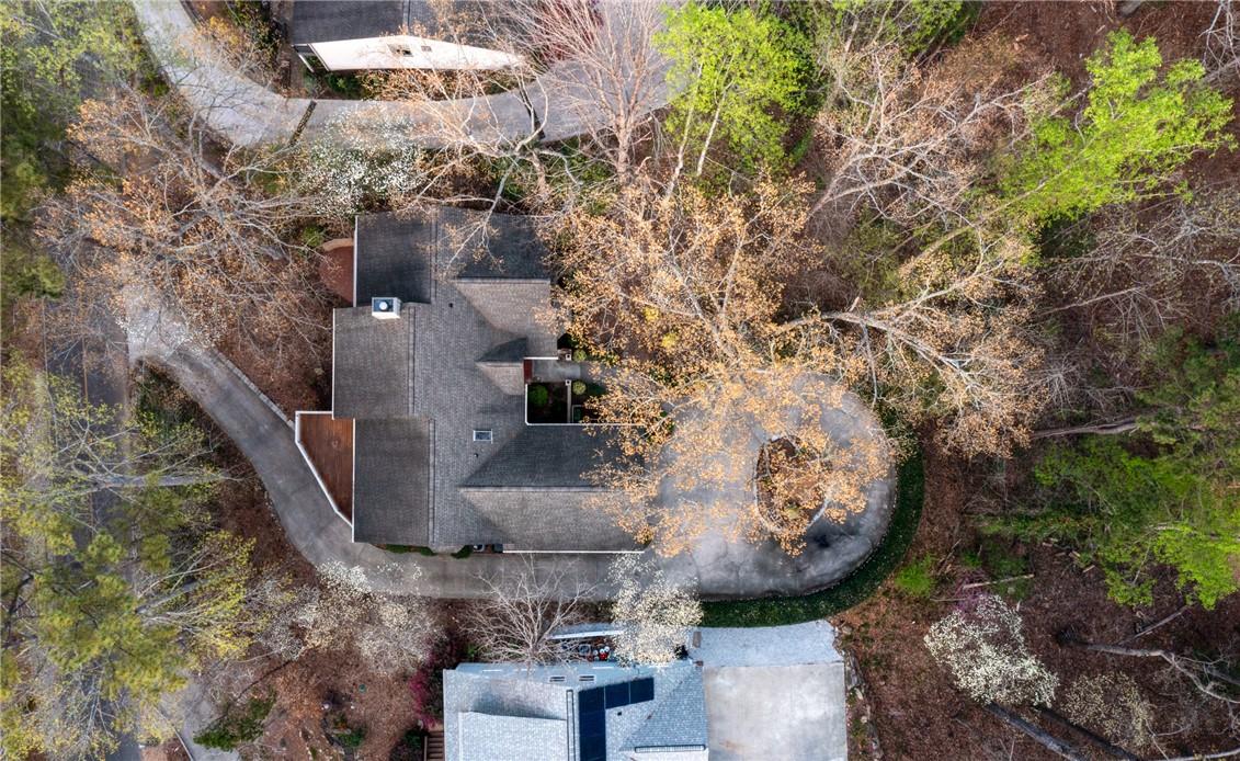 Image 3: An aerial perspective reveals a private driveway l