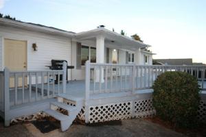 105 Clearwater Drive