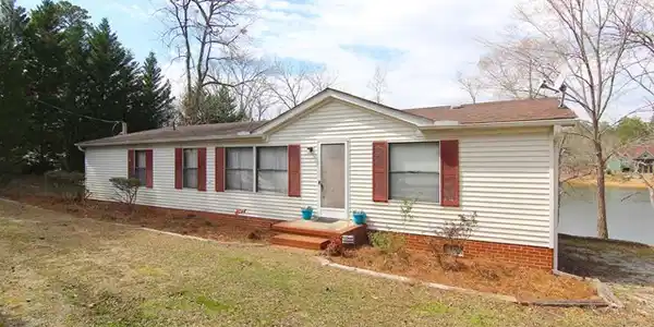 404 Pinelake Dr