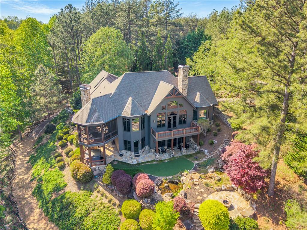 Image 3: This magnificent residence boasts captivating arch