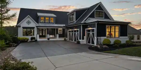 376 Abercrombie Point
