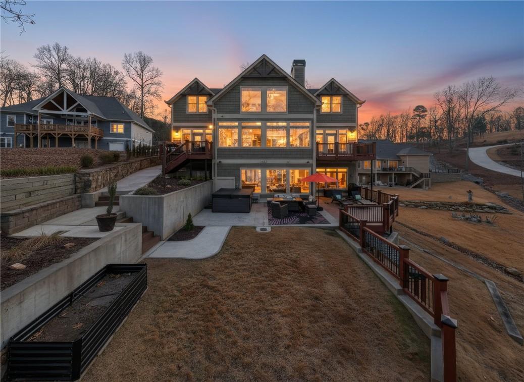 Image 3: This magnificent lakeside residence offers expansi