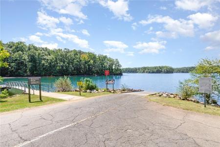 102 W Sheffield Drive