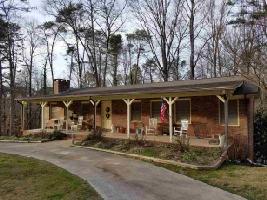 1042 Lakeland Drive
