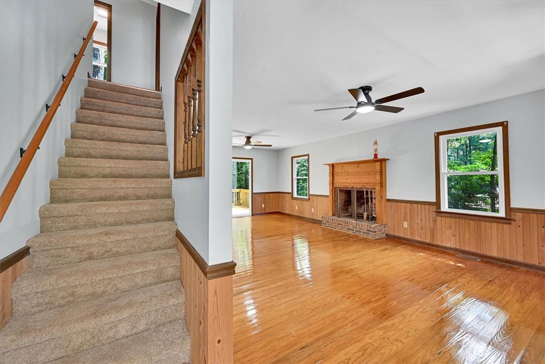 Image 3: Living Room