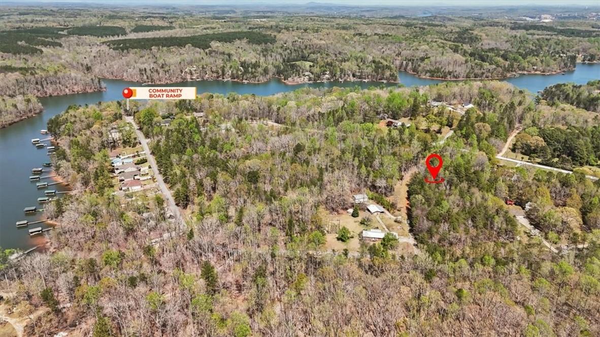 Image 2: 2 minutes to boat ramp
