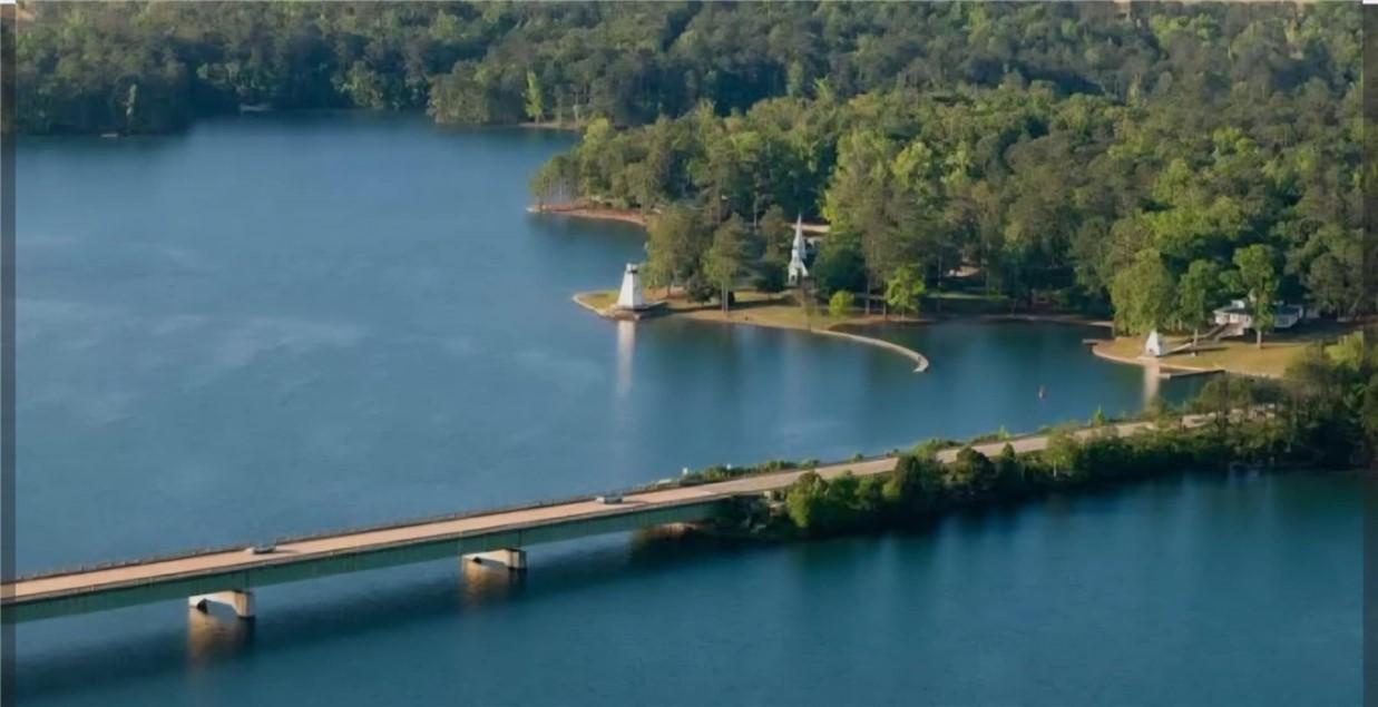 Image 4: Lake Russel