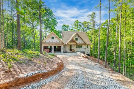 6 Featherstone Court
