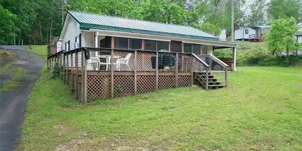 135 Blacksgate Circle