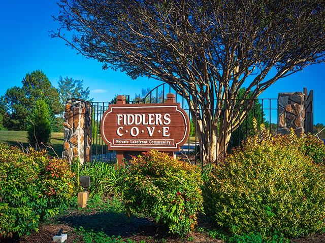 Image 4: Welcome to the private lakefront community, with l