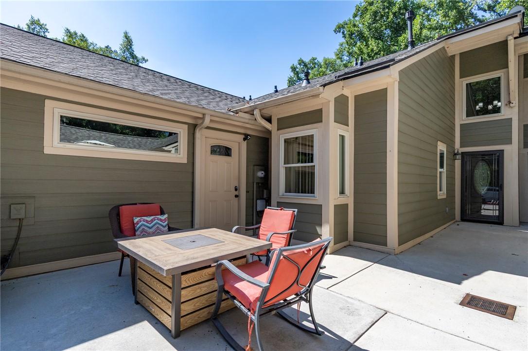 Image 4: An inviting private patio awaits, perfect for outd