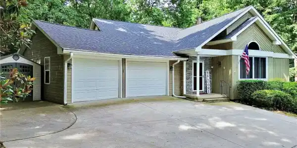 105 Eagle Court